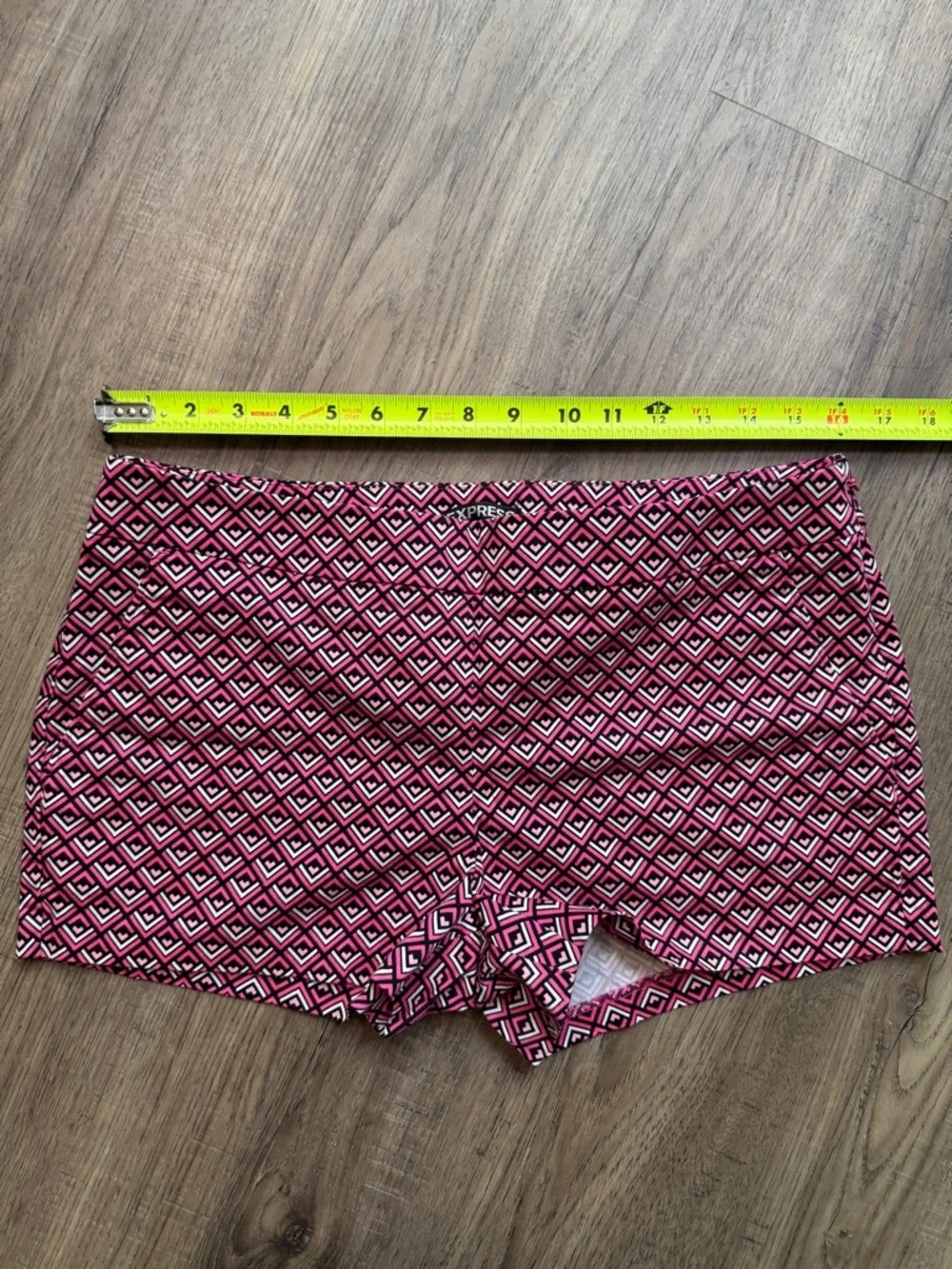 Express Pink Geometric Side Zip Casual Shorts - Size 8 - Picture 4 of 10